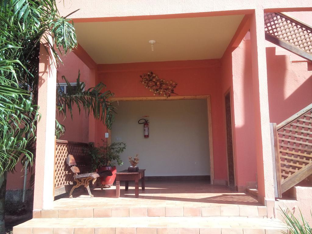 Pousada Recanto Do Cerrado Neropolis Luaran gambar